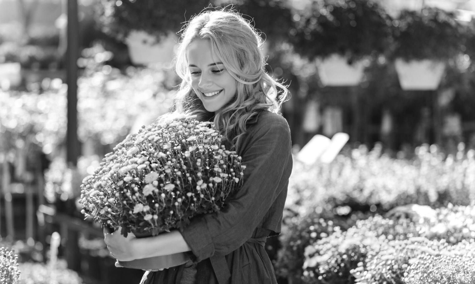 Fresh flower preparation workspace at Polendro Cimasta